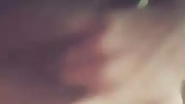 Nude desi girl shows her pink pussy in MMS