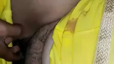 Villlage bhabhi pussy fignering by hubby