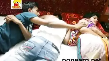 Sexy bhabhi in saree hot romance with devar & hubby