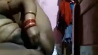 Desi Hot Bhabhi Masturbate and Bath Video