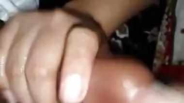 Cute Pakistani milf give hand-job and cumshot...