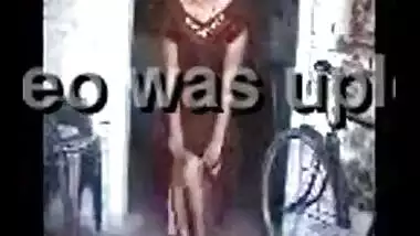 Desi village bhabhi having an outdoor sex