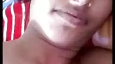 Desi Girl Showing her tits