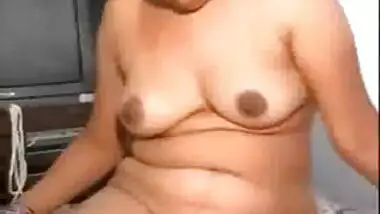Northindian Aunty expose herself infront of her BF