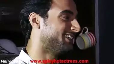 Indian husband licks his wife’s pussy