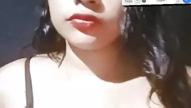 Live cam Bengali girl Muskaan topless paid show