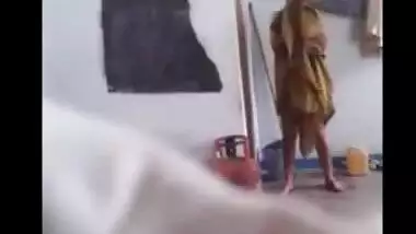 Guy secretly recording Bhabhi taking bath and wearing saree