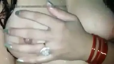 Desi babe showing her big boobs in bathing