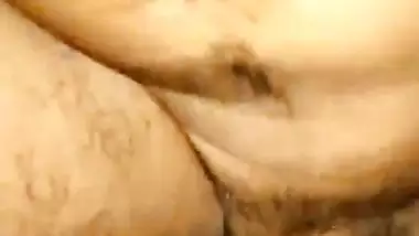 Desi Kamwali ki chut chudai ki makan malik ne