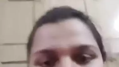Desi Girl Showing Boobs