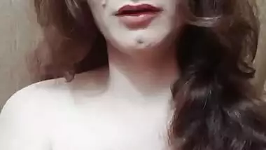 Small tits Pakistani wife nude MMS